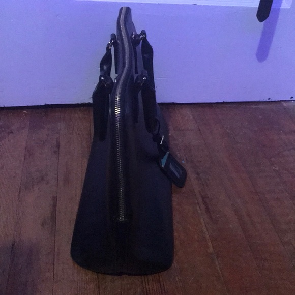 Lily & ivy black tote purse with gold zipper - Picture 2 of 5